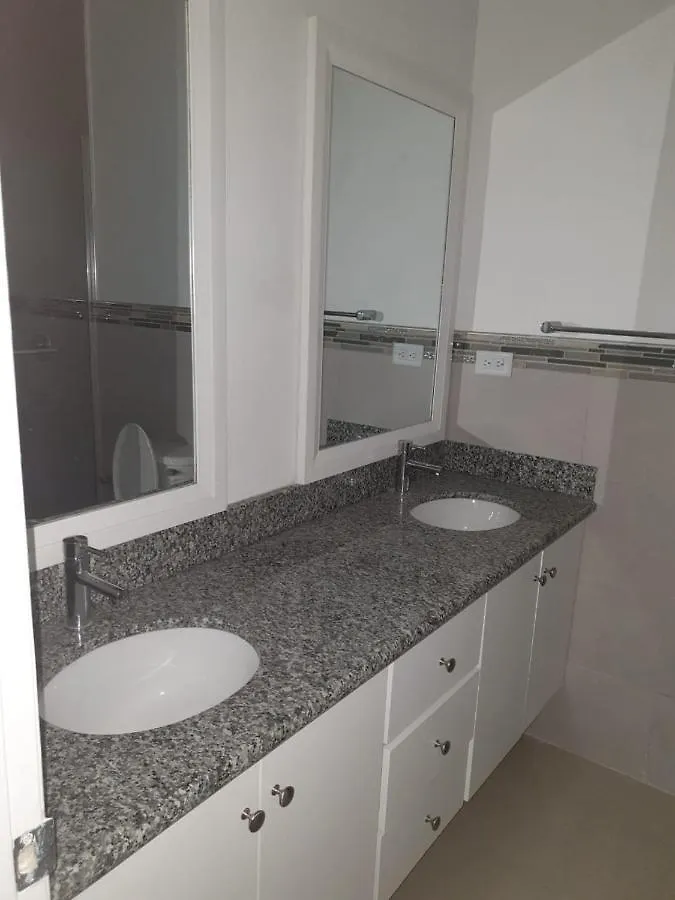 Harloe'S @ Kingstongo876 Apartment Kingston